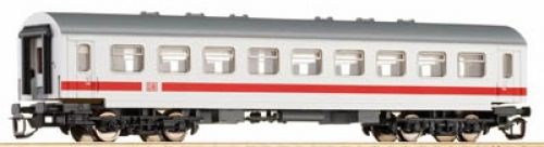 Express Train Passenger car in "InterCity" livery<br /><a href='images/pictures/Tillig/13627.jpg' target='_blank'>Full size image</a>